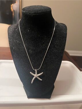Silver Starfish Pendant Necklace - Elegant Beach-Inspired Jewelry